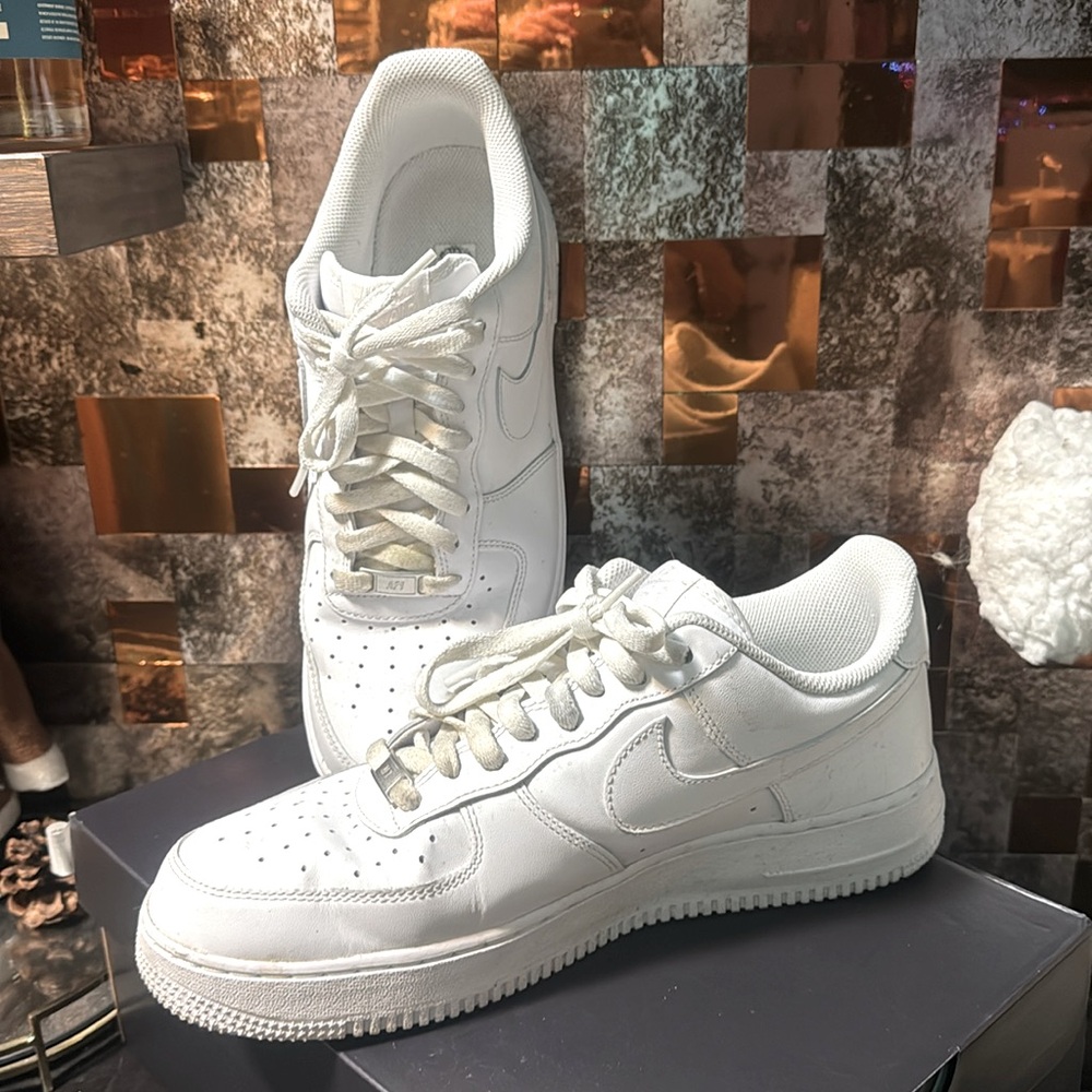 LAST PAIR! Nike Air Force 1 Men size 10,5 Excellent condition